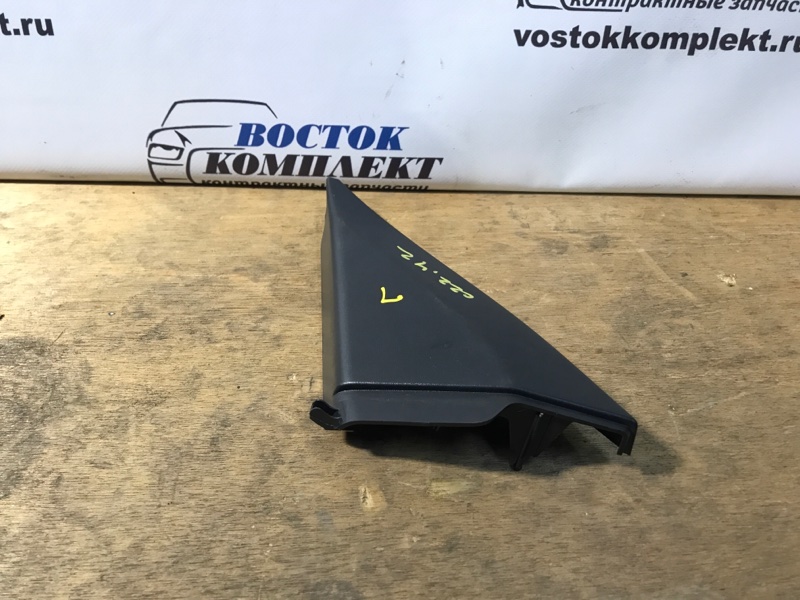 Накладка на зеркало Nissan Caravan 2004 DWMGE25 ZD30DD лев