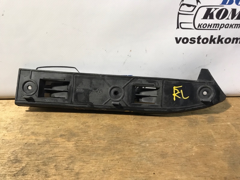 Клипса бампера Volkswagen Golf  APK перед лев