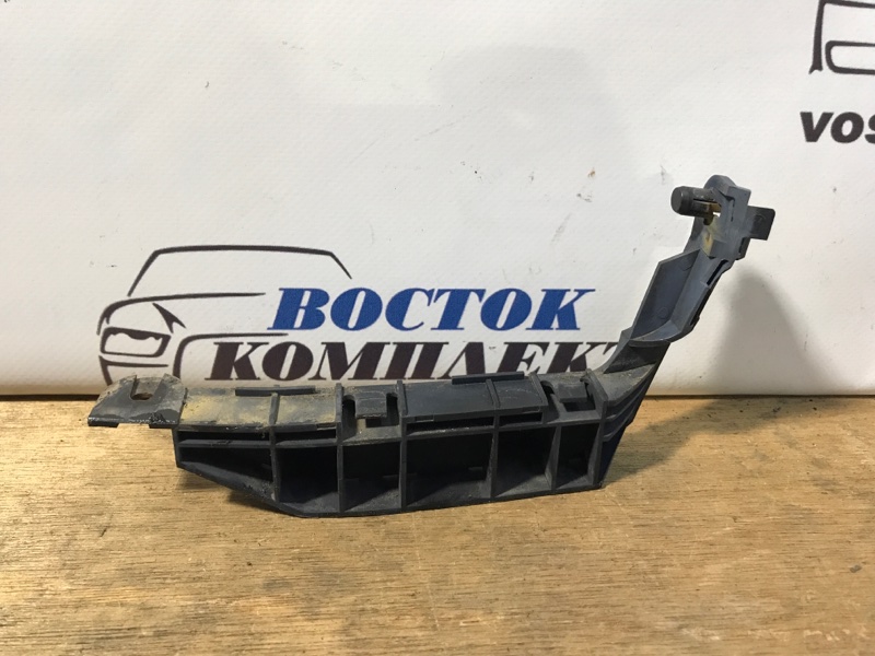 Клипса бампера Honda Mobilio Spike 2004 GK2 L15A перед прав