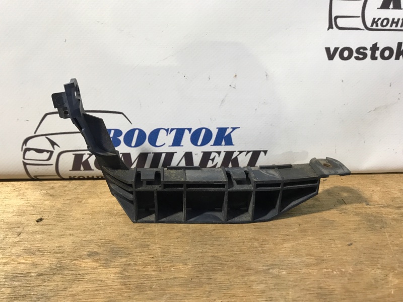 Клипса бампера Honda Mobilio Spike 2004 GK2 L15A перед лев