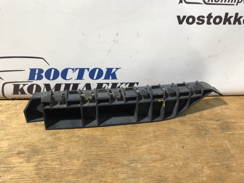 Клипса бампера Honda Odyssey 2004 RB1 K24A перед лев