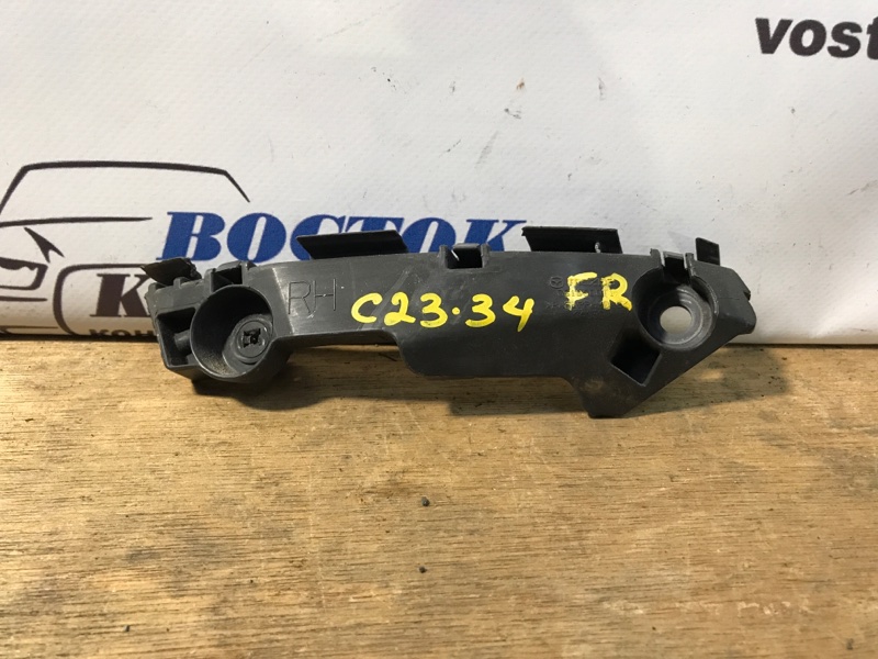 Клипса бампера Mazda Atenza 2007 GH5FW L5-VE перед прав