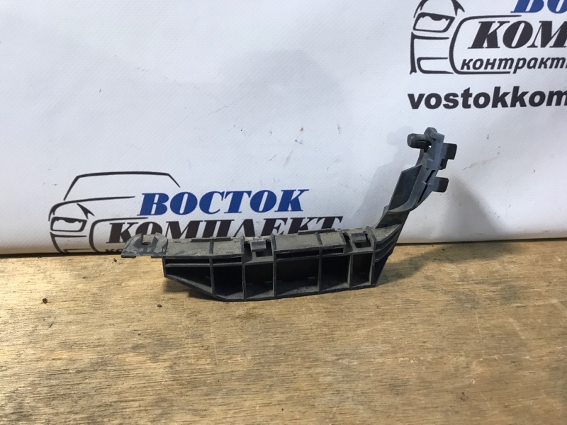 Клипса бампера Honda Mobilio Spike 2004 GK1 L15A перед прав