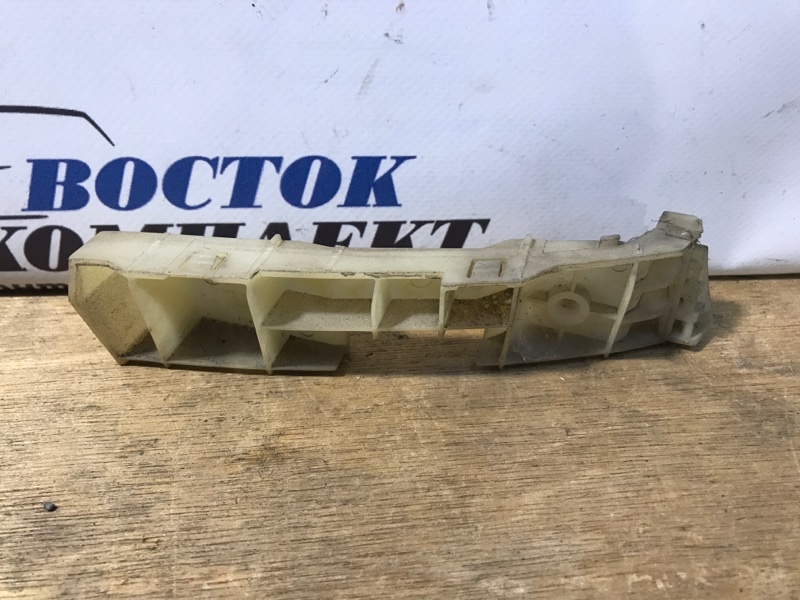 Клипса бампера Nissan Cube 2004 BGZ11 CR14DE перед прав