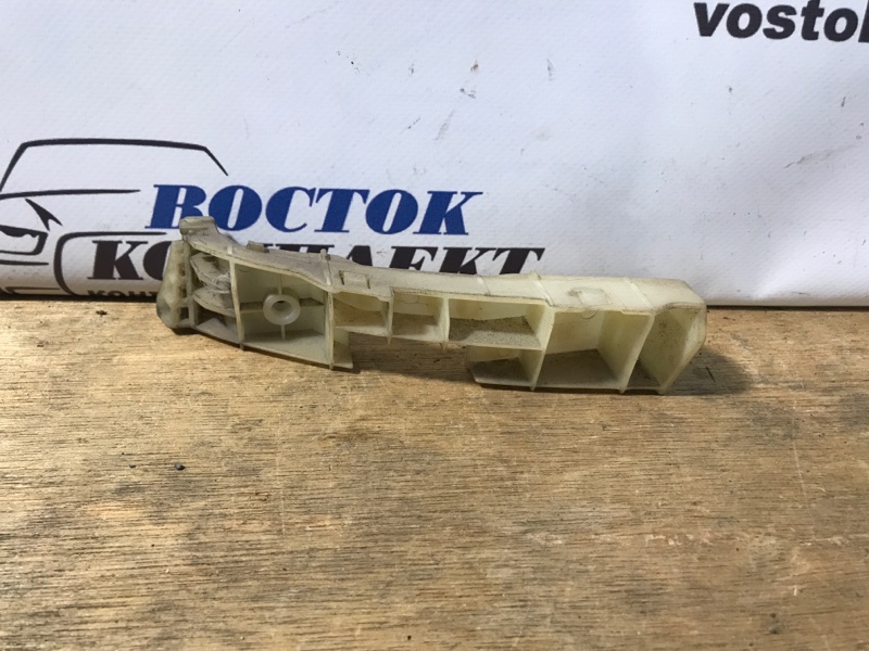 Клипса бампера Nissan Cube 2004 BGZ11 CR14DE перед лев