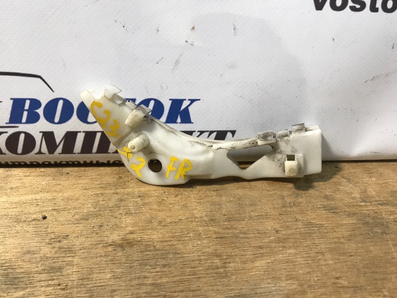 Клипса бампера Mazda Atenza 2002 GY3W L3-VE перед прав