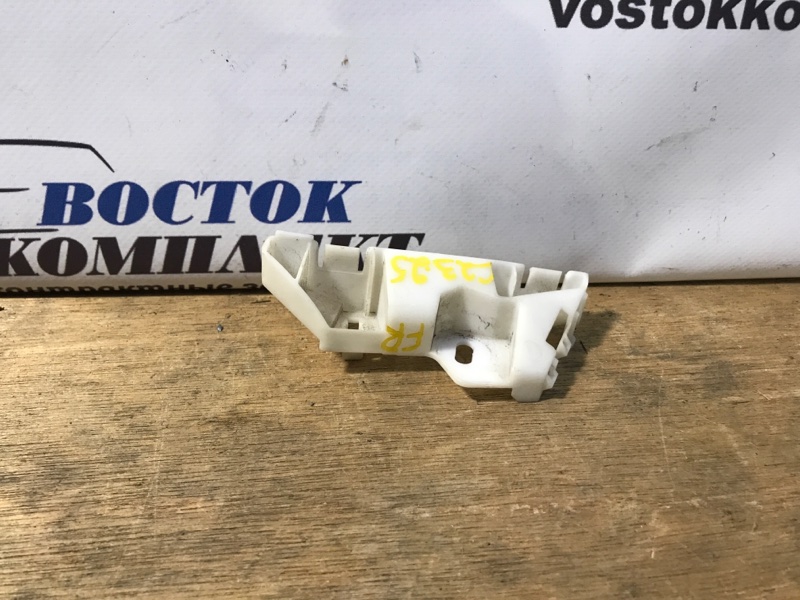 Клипса бампера Nissan Lafesta 2006 NB30 MR20DE перед прав