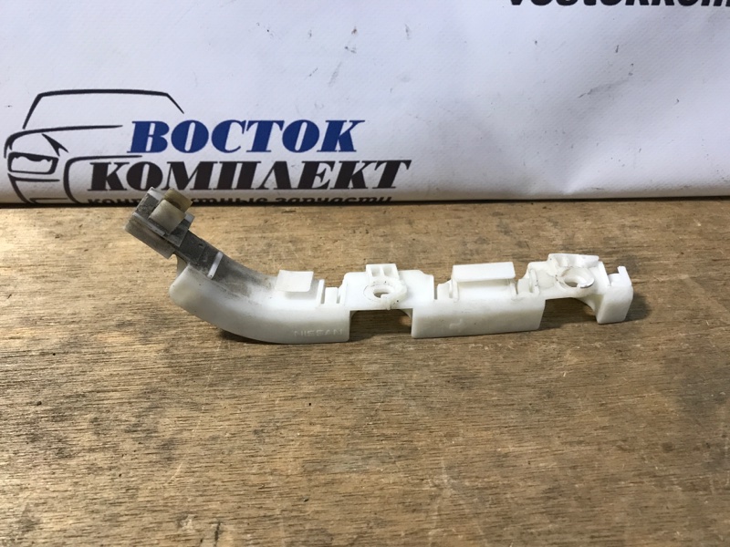 Клипса бампера Nissan Serena 2009 CC25 MR20DE перед прав