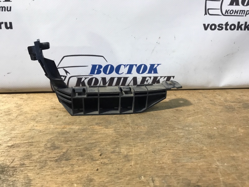 Клипса бампера Honda Mobilio Spike 2004 GK1 L15A перед лев