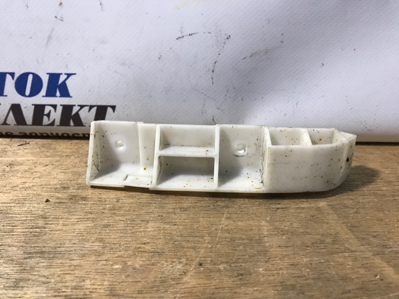 Клипса бампера Nissan March 2008 AK12 CR12DE зад прав