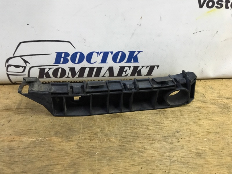 Клипса бампера Honda Mobilio Spike 2006 GK1 L15A перед прав