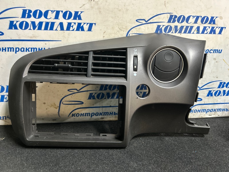 Рамка магнитофона Honda Stream 2007 RN6 R18A