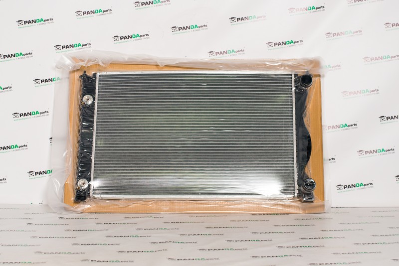 Радиатор двигателя Audi A6 4F2