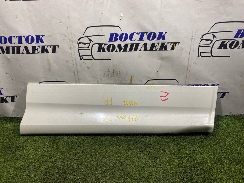 Накладка двери Honda Elysion RR1 K24A перед прав