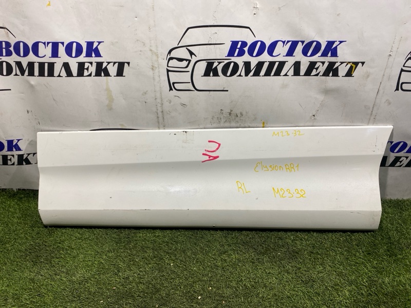 Накладка двери Honda Elysion RR1 K24A зад лев