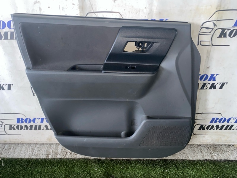 Обшивка двери Toyota Voxy 2009 ZRR70G 3ZR-FE перед лев