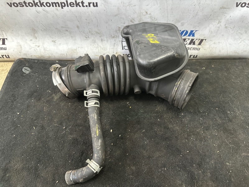 Патрубок воздушного фильтра Nissan AD VFY11 QG15DE