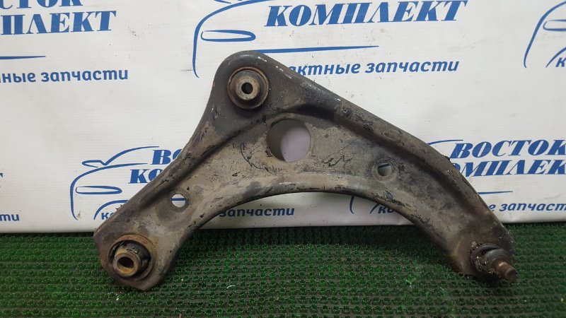 Рычаг подвески Nissan Note E12 перед прав