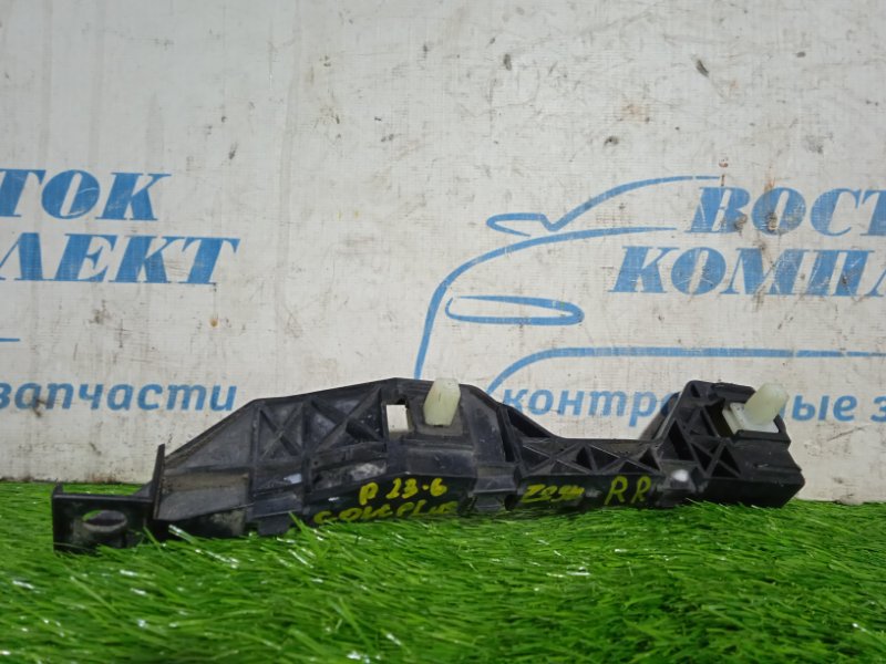 Клипса бампера Mitsubishi Colt Plus 2004 Z23W 4A91 зад прав