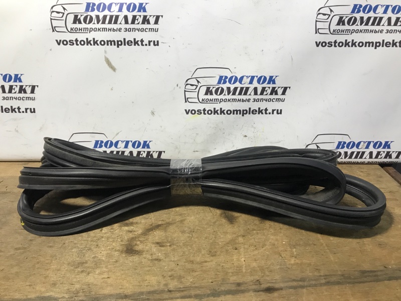 Уплотнительная резинка двери багажника Honda Stepwgn 2006 RG1 K20A