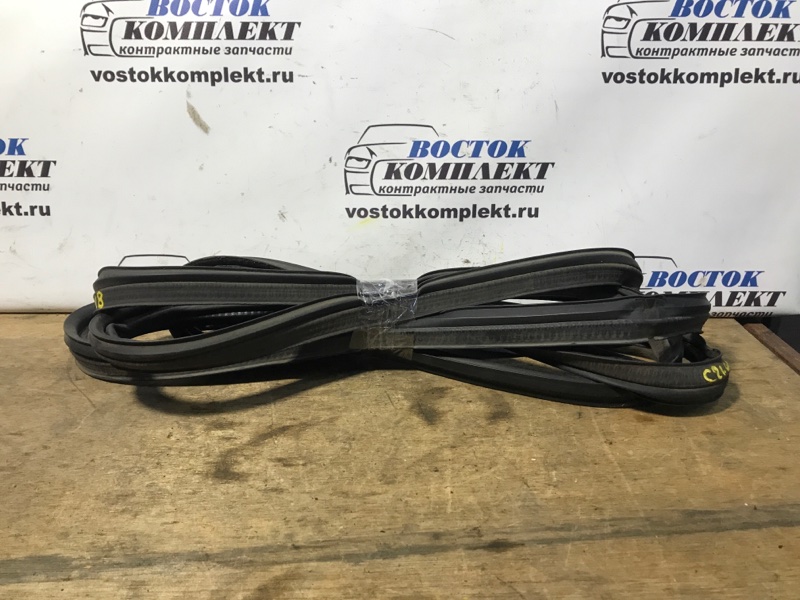 Уплотнительная резинка двери багажника Nissan Serena 2006 C25 MR20DE
