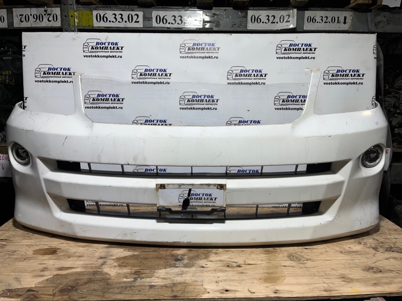 Бампер Toyota Voxy AZR60G 1AZ-FSE перед