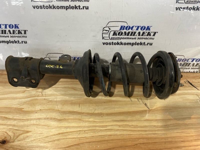 Стойка подвески Honda Stepwgn 2009 RF5 K20A перед прав