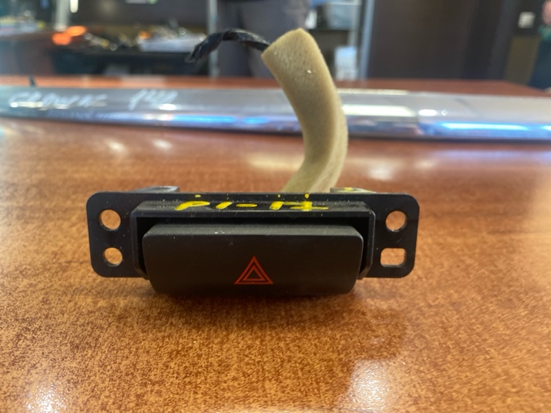 Кнопка аварийной остановки Nissan Wingroad Y12