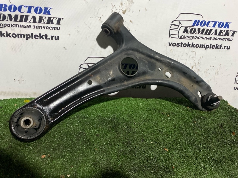 Рычаг подвески Toyota Vitz 2003 SCP13 2SZ-FE перед прав