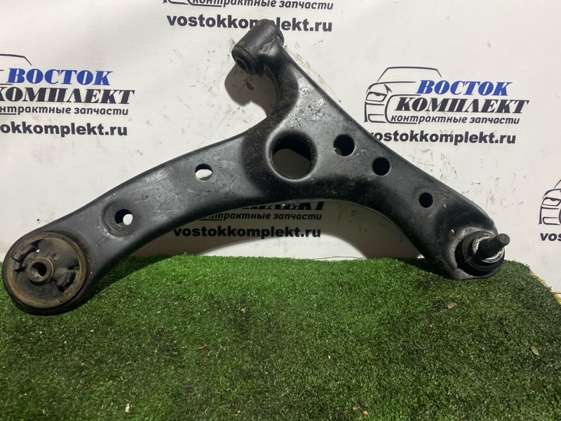 Рычаг подвески Toyota Voxy 2005 AZR60G 1AZ-FSE перед прав