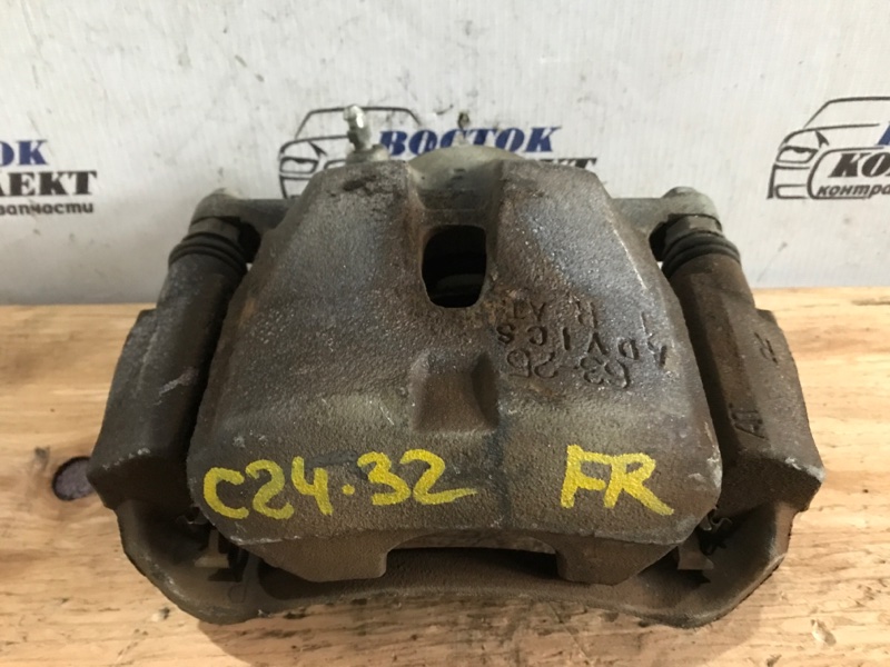 Суппорт Toyota Voxy 2010 ZRR70W 3ZR-FAE перед прав