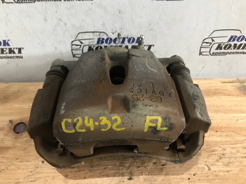 Суппорт Toyota Voxy 2010 ZRR70W 3ZR-FAE перед лев