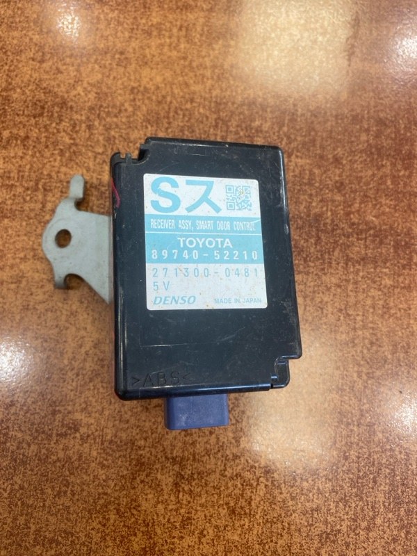 Блок управления дверьми Toyota Vitz NSP130 1NR-FE