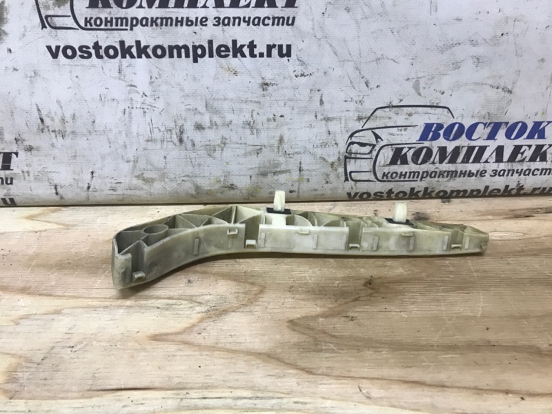 Клипса бампера Nissan Tiida 2010 NC11 HR15DE зад лев