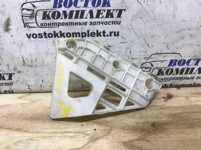 Клипса бампера Toyota Voxy 2010 ZRR70W 3ZR-FAE перед лев