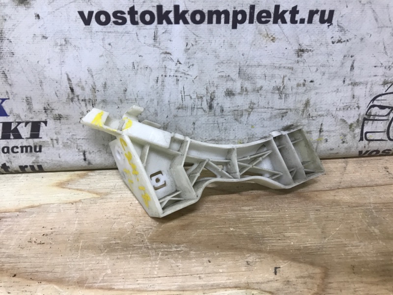 Клипса бампера Mazda Axela 2006 BKEP LF перед лев