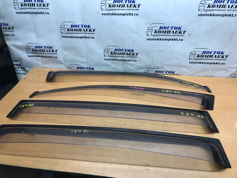 Ветровик Toyota Voxy 2002 AZR65 1AZ-FSE