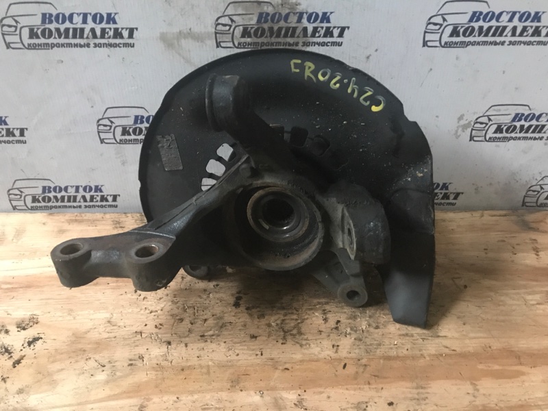 Ступица Toyota Voxy 2002 AZR65 1AZ-FSE перед прав