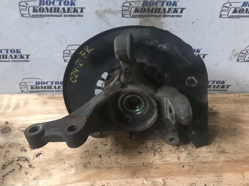 Ступица Toyota Noah 2004 AZR60 1AZ-FSE перед прав