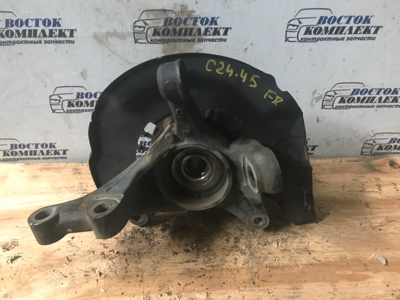 Ступица Toyota Voxy 2005 AZR60G 1AZ-FSE перед прав