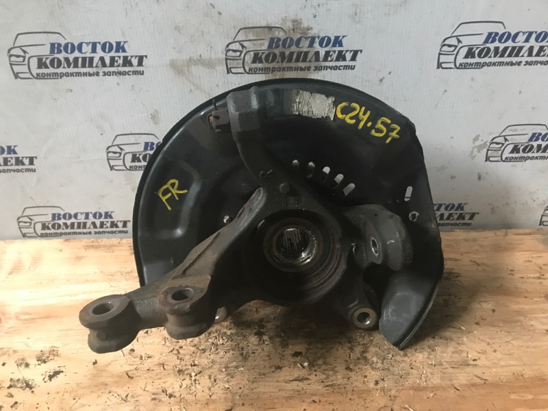 Ступица Toyota Vitz 2008 SCP90 2SZ-FE перед прав