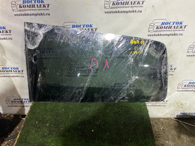 Стекло собачника Nissan Serena 2002 TNC24 QR20DE зад лев