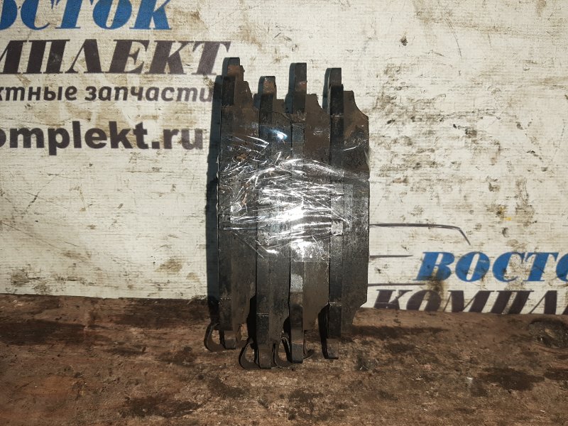Колодки тормозные Toyota Isis 2006 ANM10W 1AZ-FSE перед