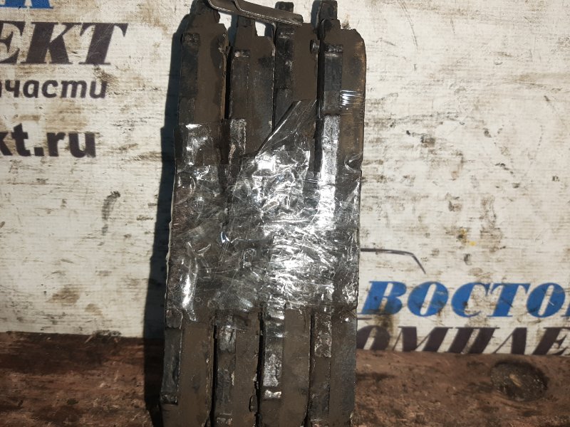 Колодки тормозные Nissan Serena 2008 C25 MR20DE перед