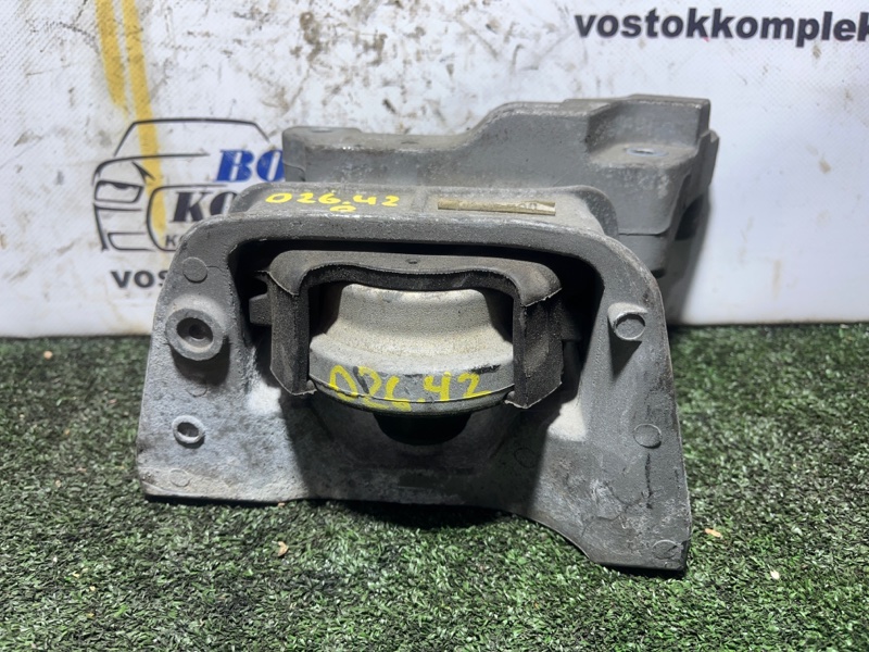 Подушка двигателя Nissan Cube 2013 Z12 HR15DE прав