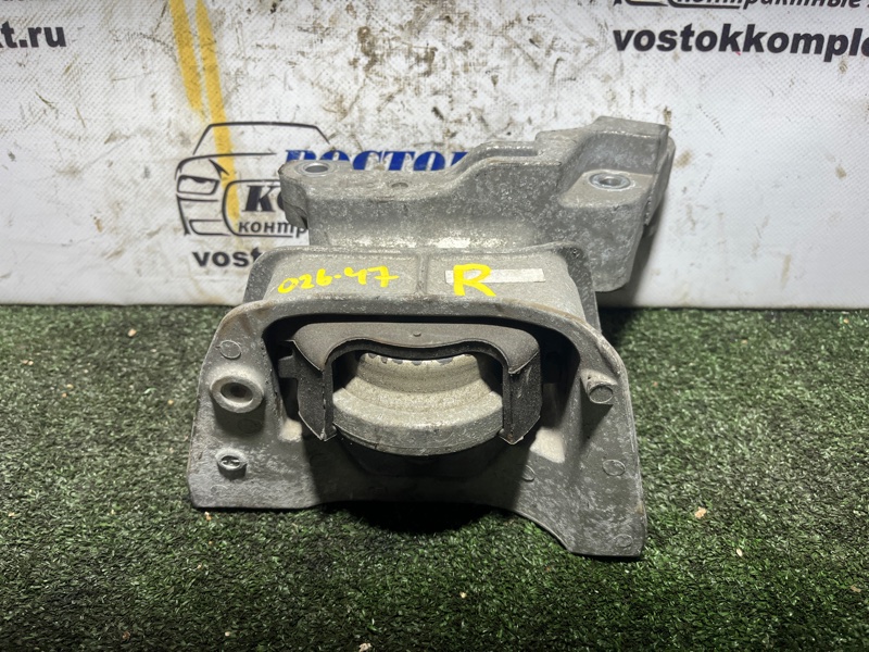 Подушка двигателя Nissan Cube 2010 Z12 HR15DE прав