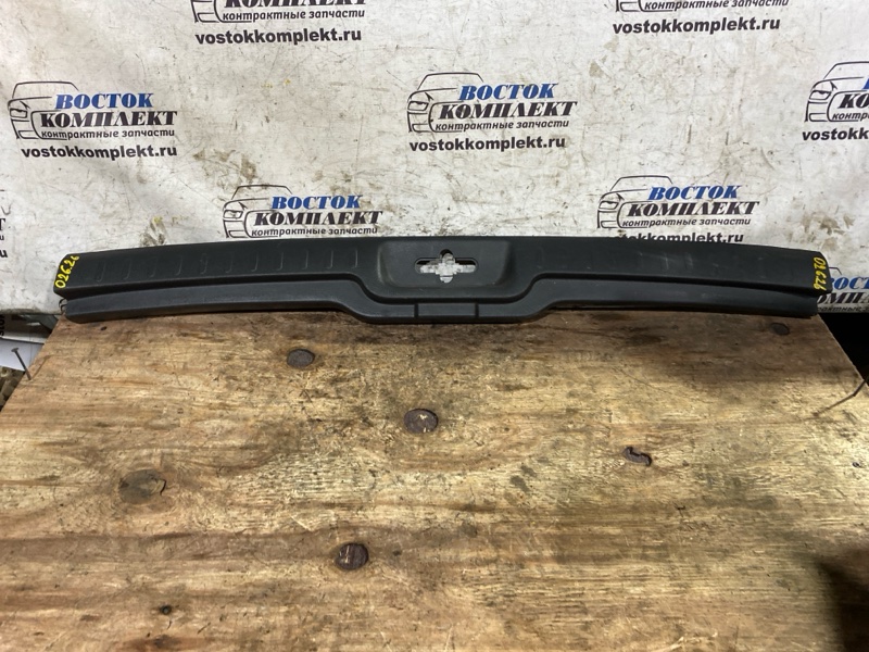 Накладка багажника Nissan Serena 2006 CNC25 MR20DE