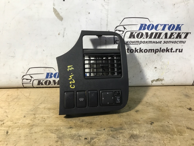 Дефлектор воздушный Nissan Cube 2004 BZ11 CR14DE прав