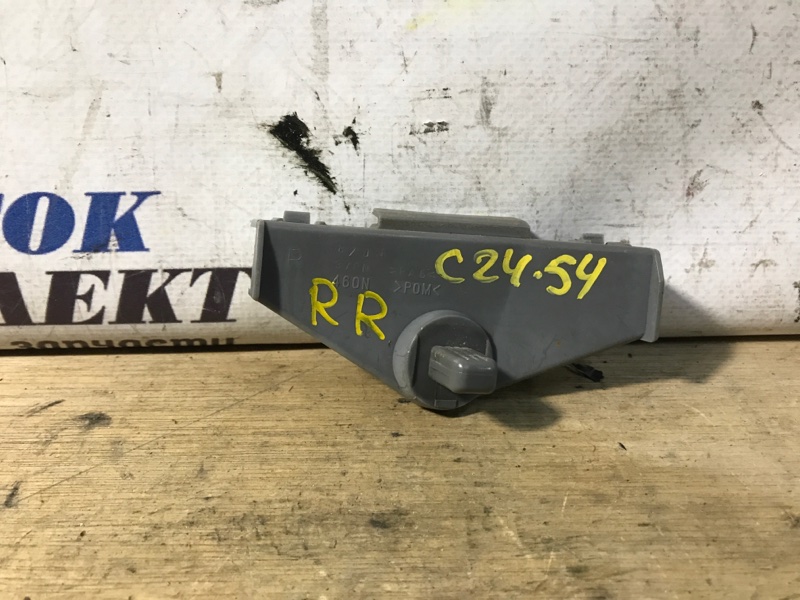 Клипса бампера Toyota Voxy 2006 AZR60G 1AZ-FSE зад прав