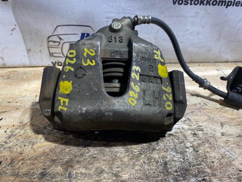 Суппорт Mazda Axela 2004 BK5P ZY-VE перед лев